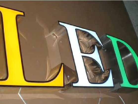 应城介绍LED招牌的基础知识。